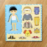 Vistiendo a Juan y Pedro