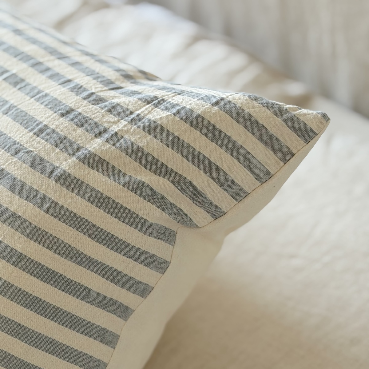 Almohadón rayado (varios colores) - Imagen 2